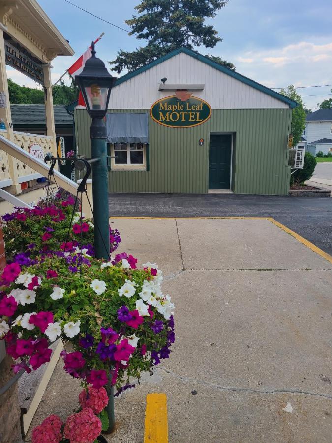 Maple Leaf Motel Goderich Exterior photo