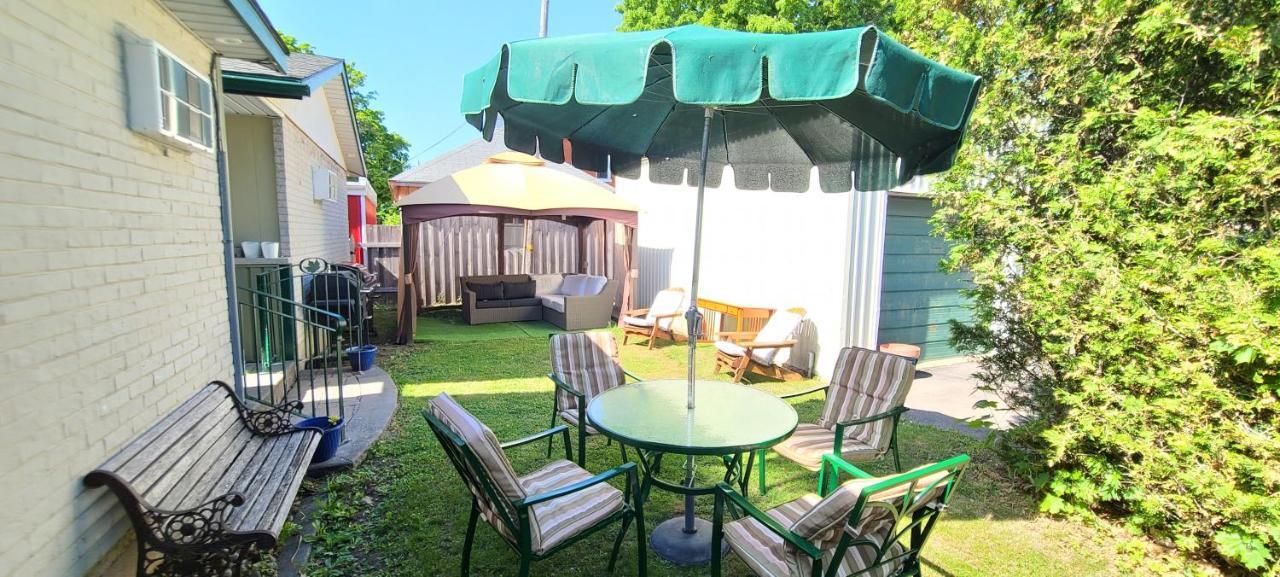 Maple Leaf Motel Goderich Exterior photo