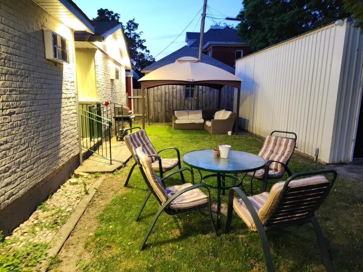 Maple Leaf Motel Goderich Exterior photo