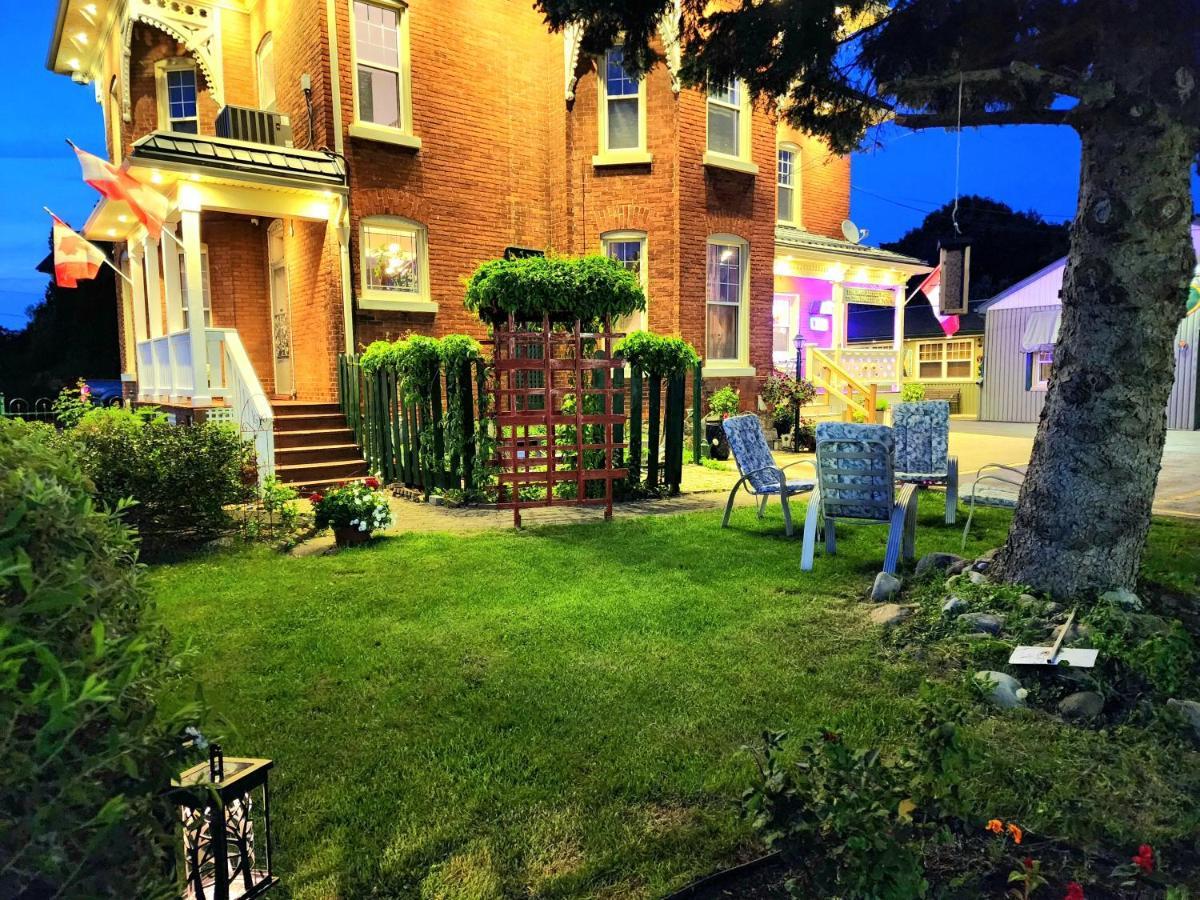 Maple Leaf Motel Goderich Exterior photo