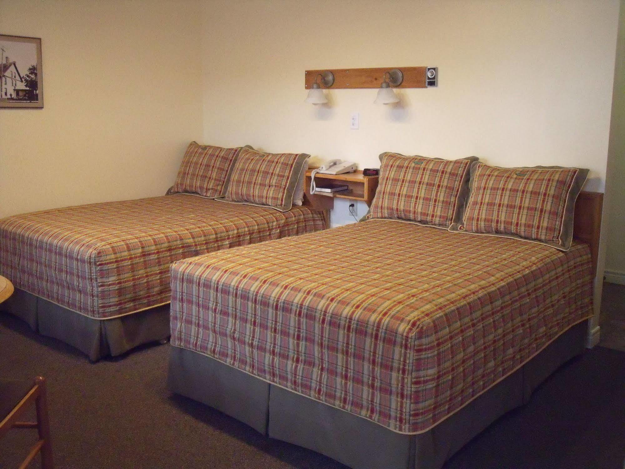 Maple Leaf Motel Goderich Exterior photo